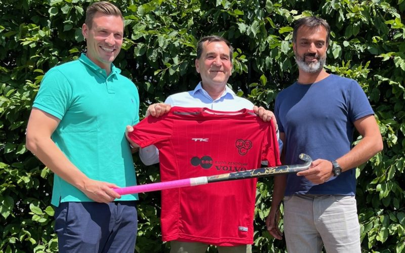 Jan Alex, Karl-Heinz Eidenschink stellen den neuen Trainer, Kais al Saadi vor.